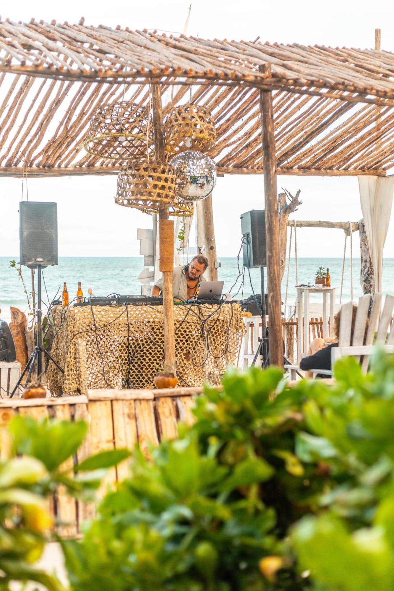 B4 Beach Club Paje Exterior photo